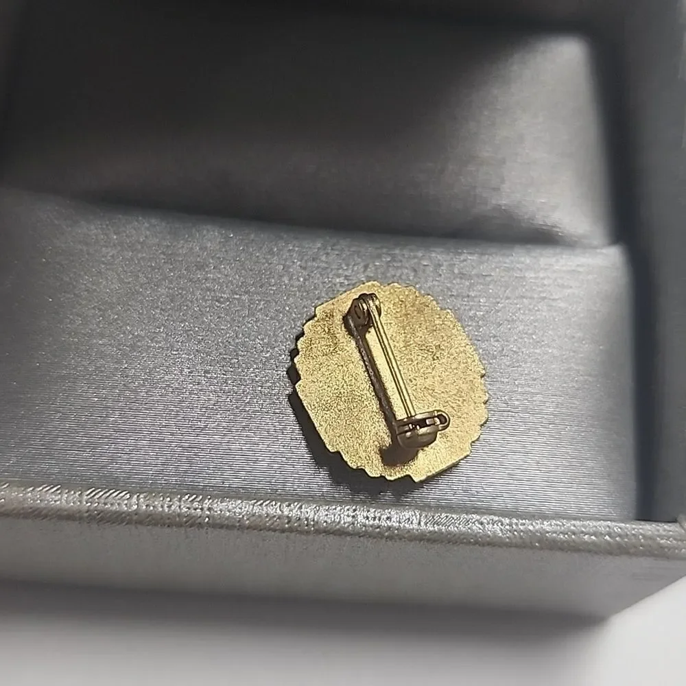 VINTAGE TYPING AWARD PIN 50 WORDS PER MINUTE WPM GOLD TONE Brooch